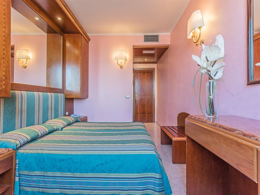 רומא Raeli Hotel Siracusa מראה חיצוני תמונה