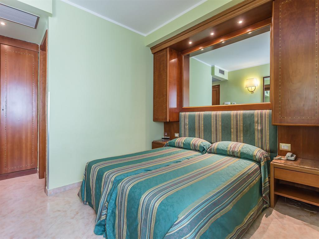 רומא Raeli Hotel Siracusa מראה חיצוני תמונה