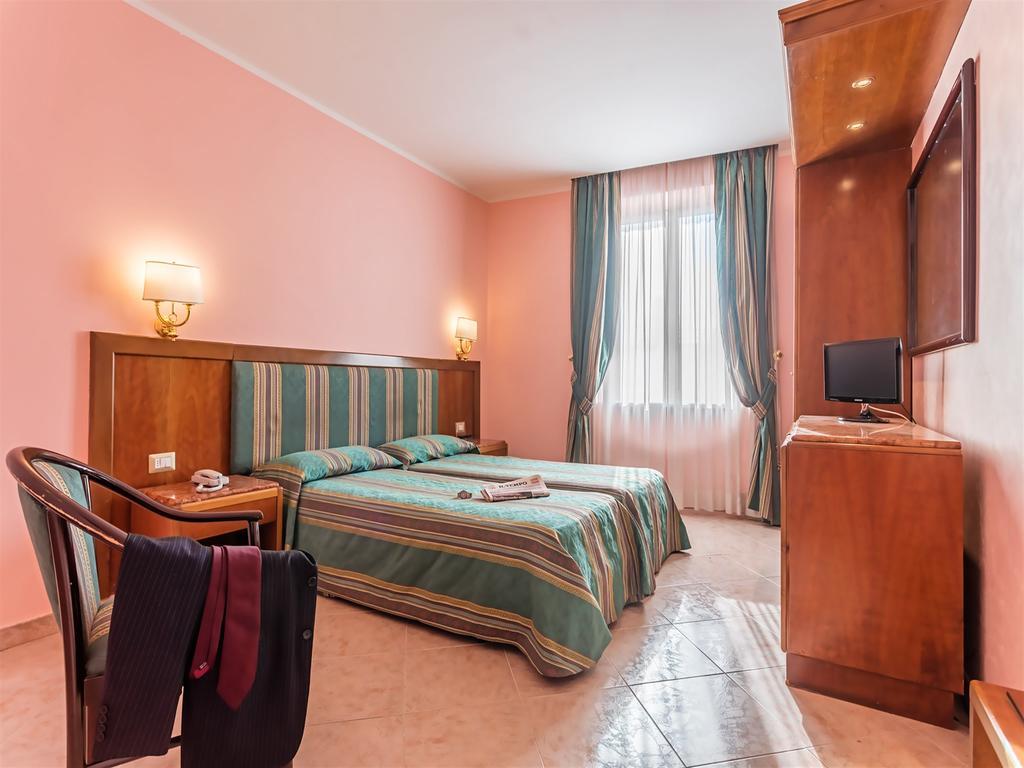 רומא Raeli Hotel Siracusa מראה חיצוני תמונה