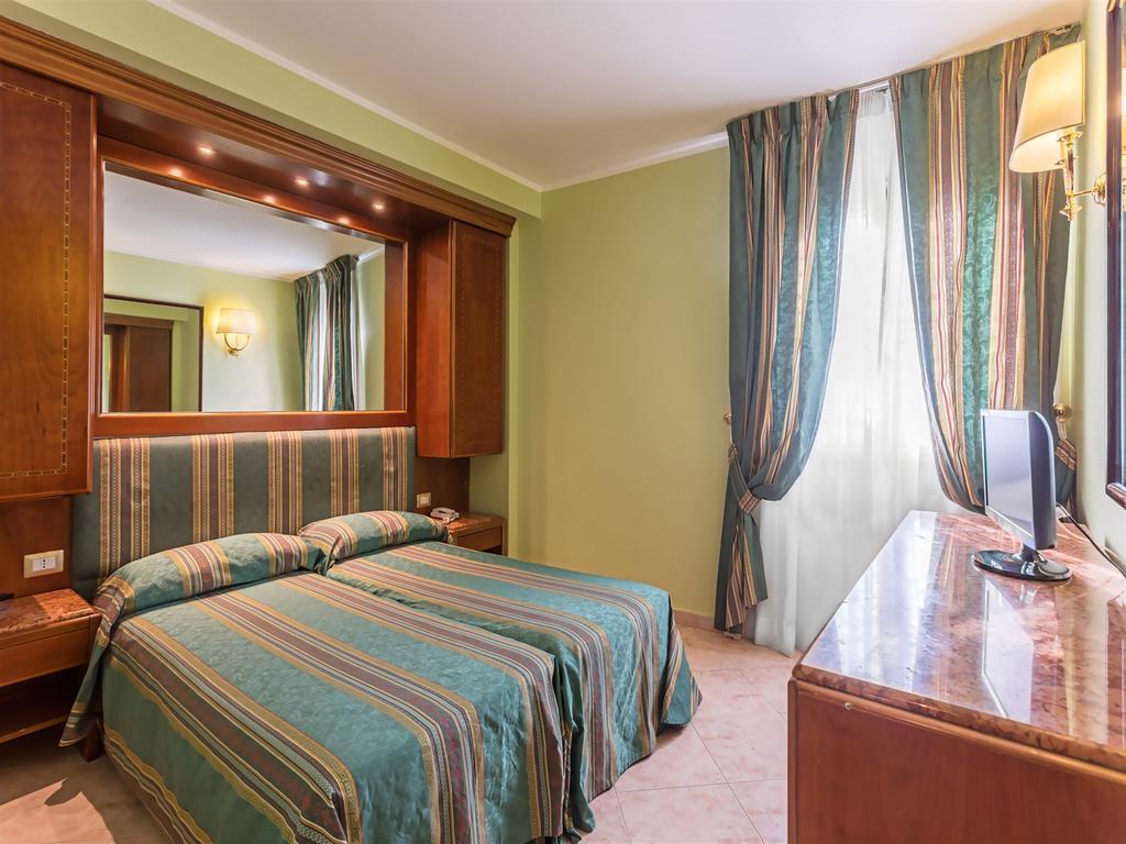רומא Raeli Hotel Siracusa מראה חיצוני תמונה