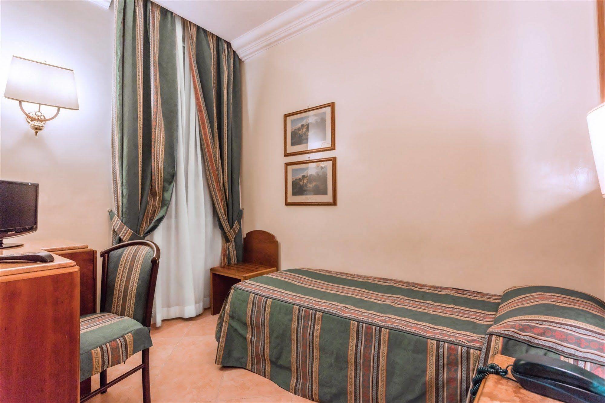 רומא Raeli Hotel Siracusa מראה חיצוני תמונה