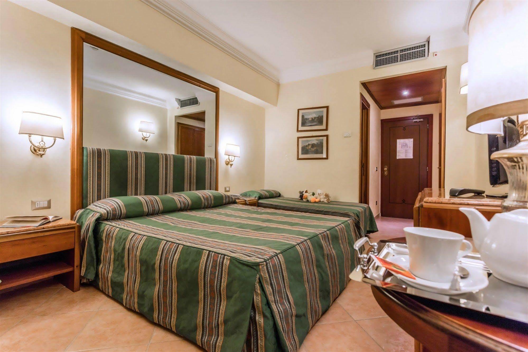 רומא Raeli Hotel Siracusa מראה חיצוני תמונה